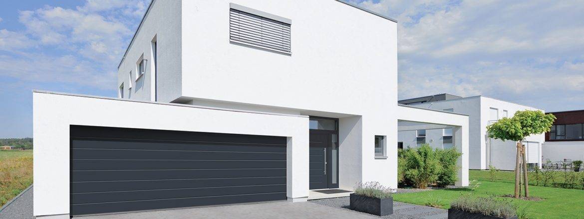 Porte de garage et porte d'entrée chez MATERIAUX DUBOS